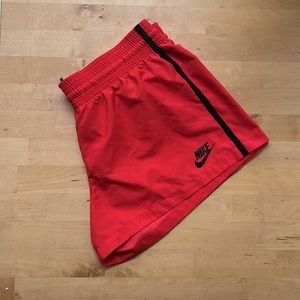 Women’s Nike Bonded Sport Casual Training Shorts Size Medium ‘Daring Red’
